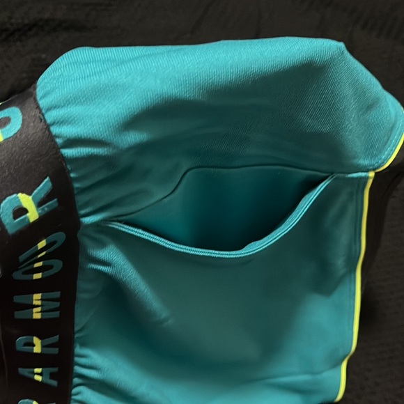 Under Armour loose running shorts - Picture 6 of 9